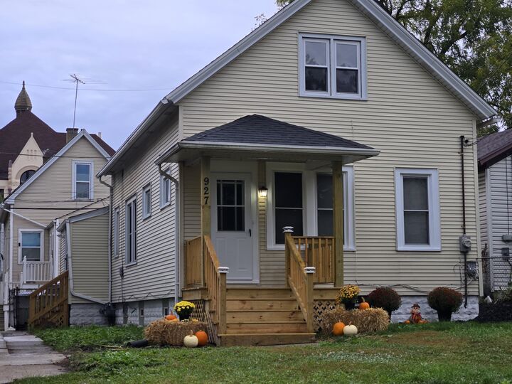 927A S 11th St  Milwaukee WI 53204 photo