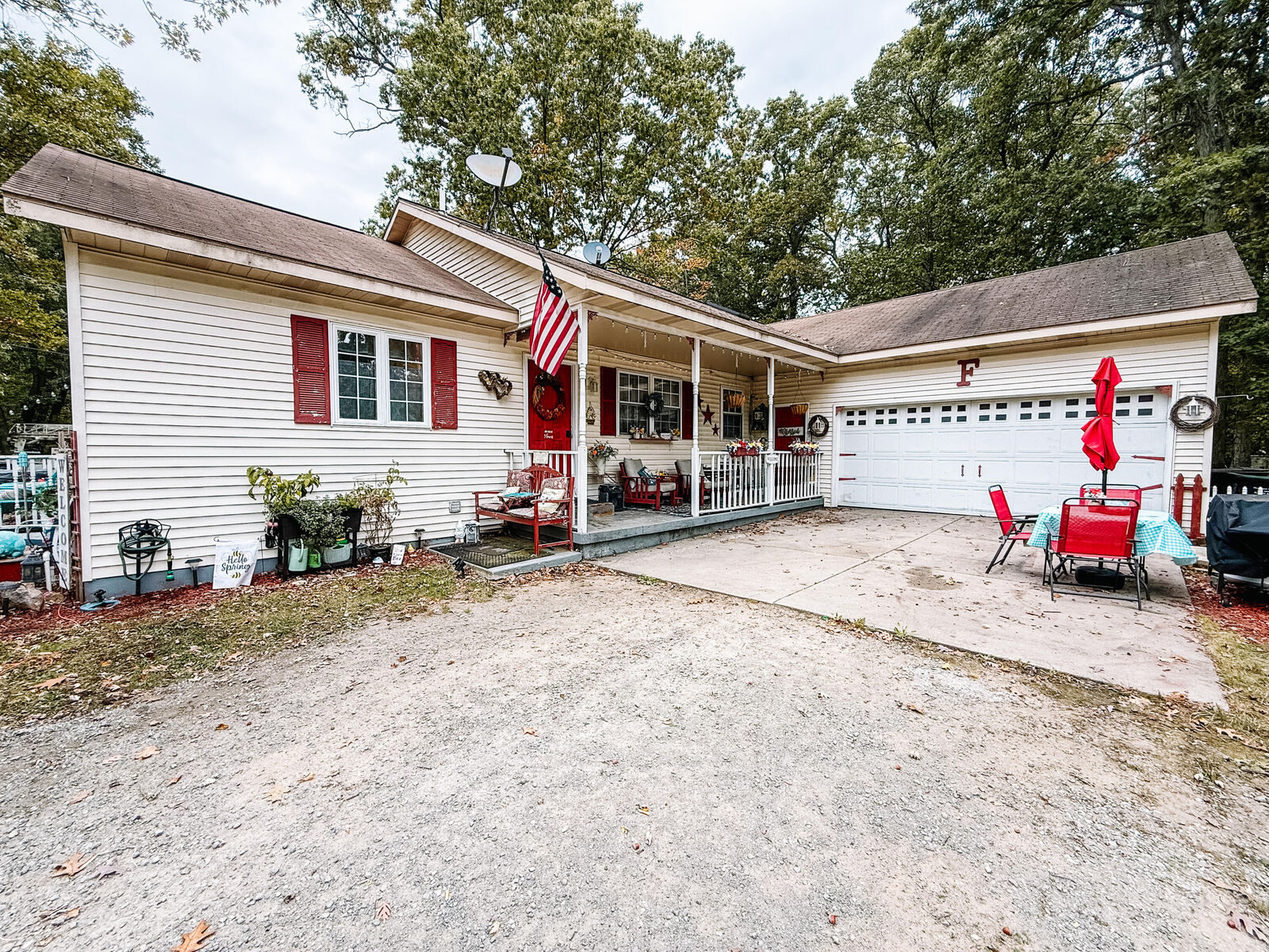 Property Photo:  1850 Mildred Street  MI 49445