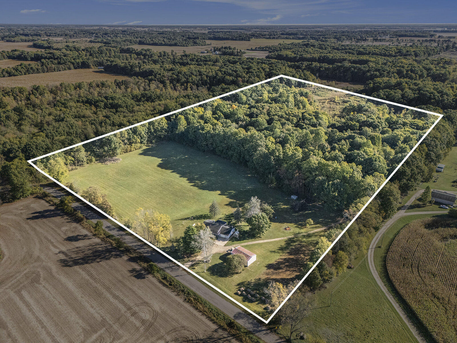 Property Photo:  50115 Creglow Road  MI 49067 