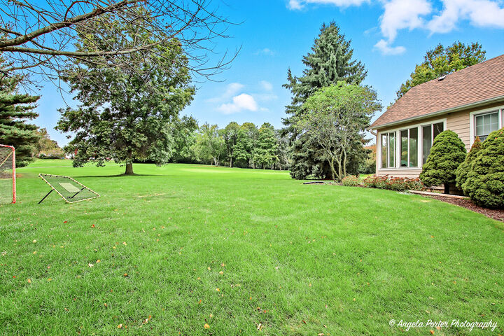 Property Photo: 9 Bordeaux Court IL 60013