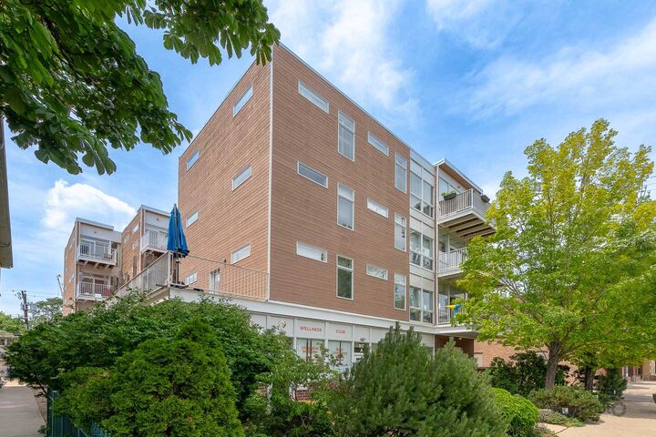 Property Photo: 915 S Oak Park Avenue 1B IL 60304