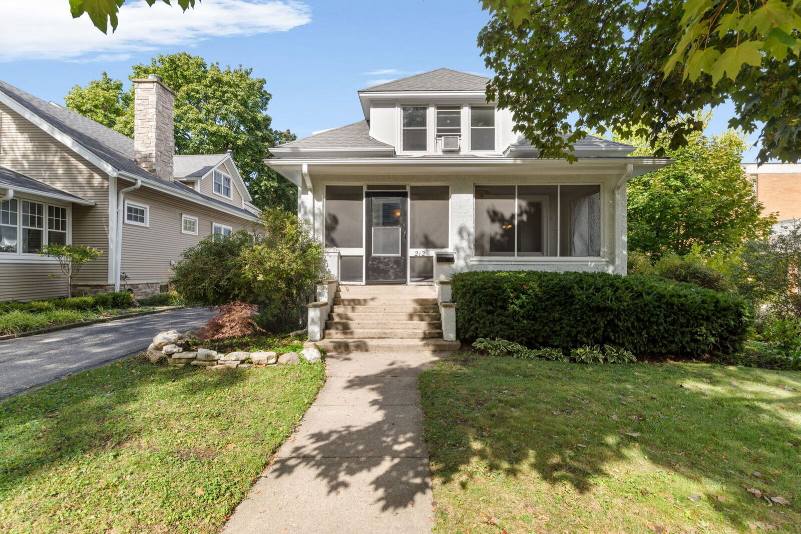 Property Photo: 212 Elm Court IL 60048