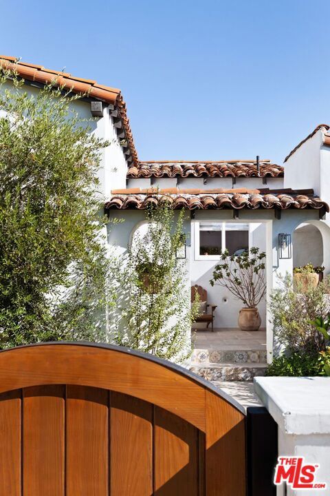 Property Photo: 1768 S Ogden Drive CA 90019