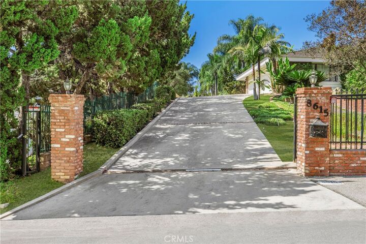 Property Photo:  8615 Via Santa Cruz Avenue  CA 90605 