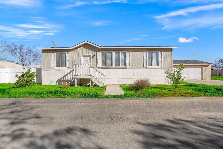 Property Photo:  6224 Fowler Ave  CA 95828