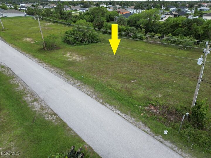 Property Photo:  818 NE 32nd Lane  FL 33909 