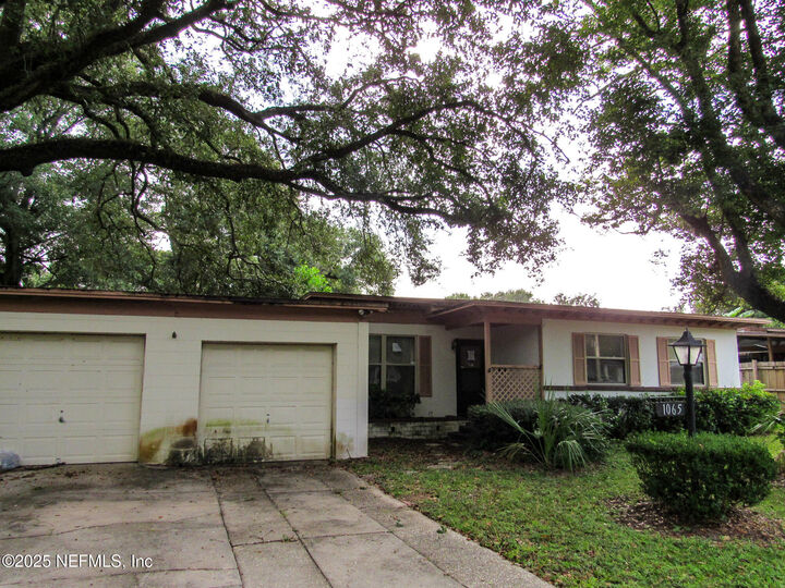 Property Photo: 1065 Underhill Drive FL 32211