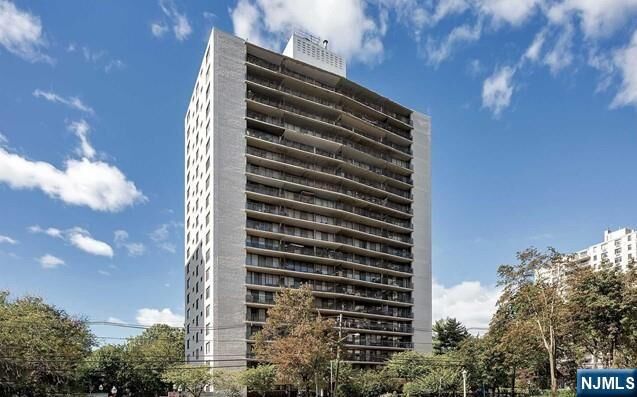 Property Photo:  277 Prospect Avenue 4H  NJ 07601 