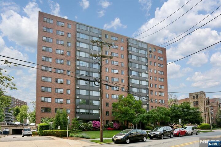 Property Photo:  90 Prospect Avenue 2A  NJ 07601 