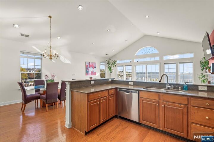 Property Photo:  36 Tottenham Court  NJ 07305 