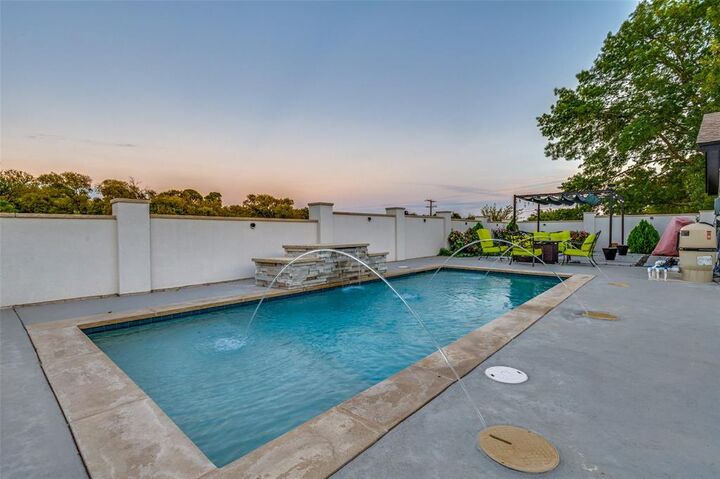 Property Photo: 185 Nelson Wyatt Road TX 76063