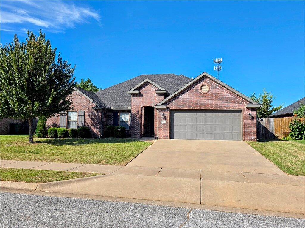 Property Photo: 1419 W Walker Drive AR 72756