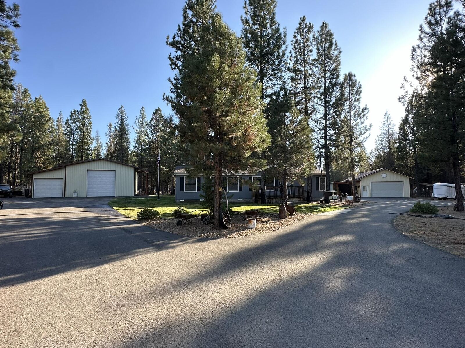 Property Photo: 17575 Sutter Street OR 97739