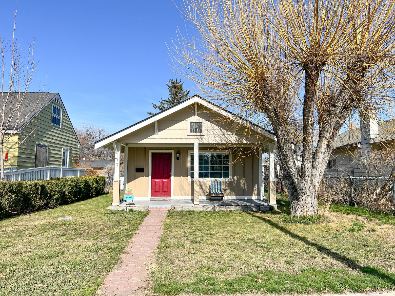 Property Photo:  967 E 1st Street  OR 97754 