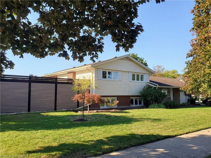 7 Crosby Drive  Kitchener ON N2B 2K6 photo