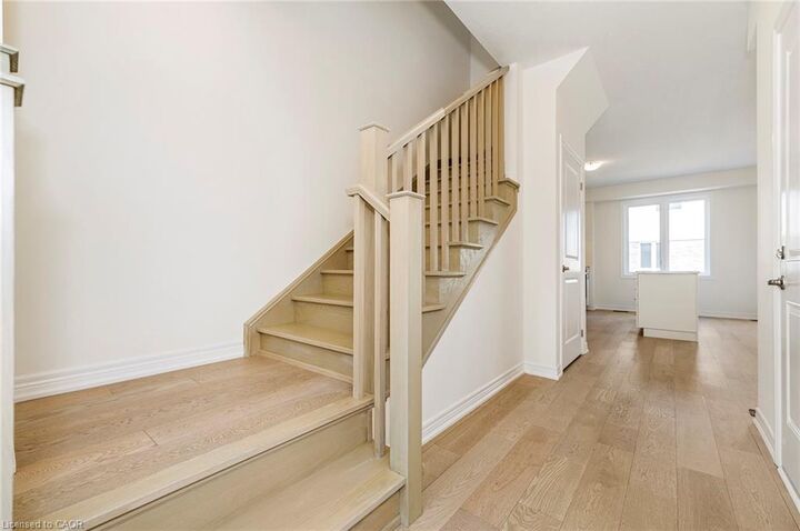 Photo de la propriété: 14 Jellicoe Court ON L9A 4T1