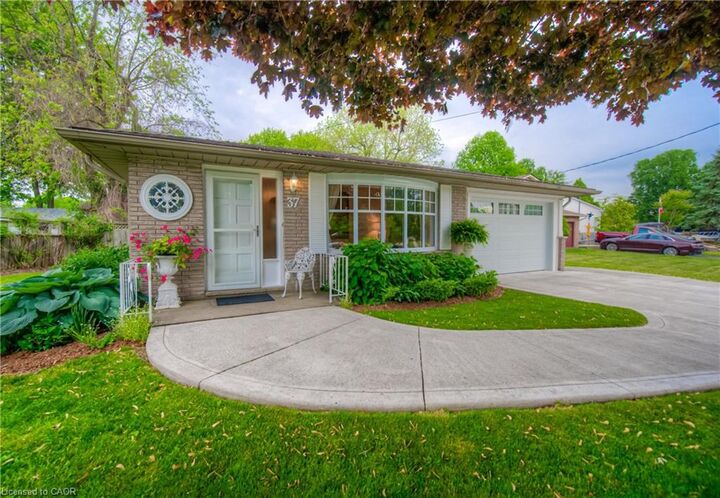 Property Photo:  37 Lynn Park Avenue  ON N0A 1N5