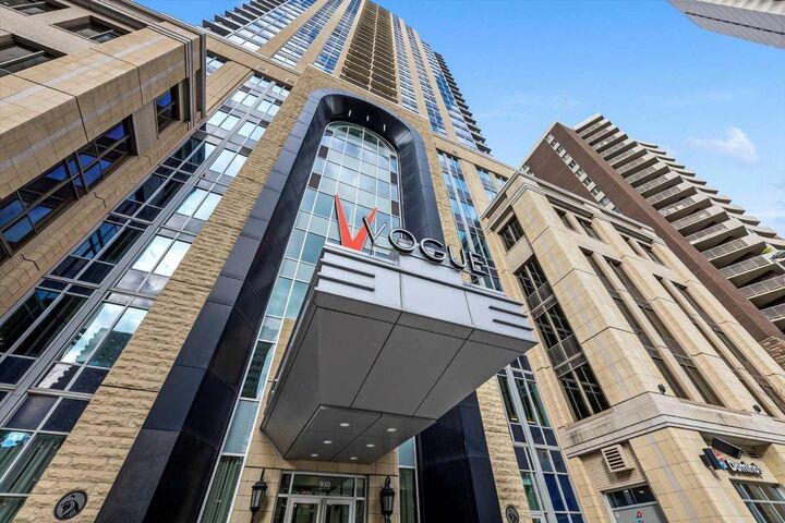 Property Photo: 930 6 Avenue SW 3101 AB T2P 1J5