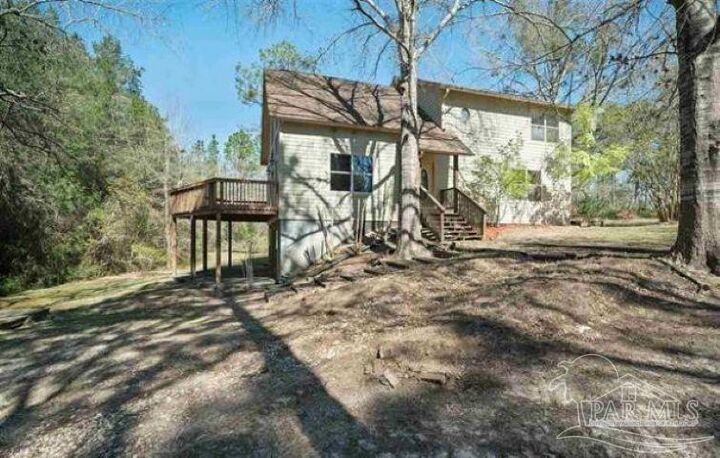 Property Photo: 9543 Quiet Creek Rd FL 32570