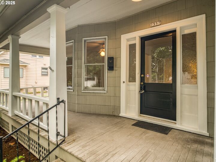 Property Photo: 1557 N Skidmore St OR 97217