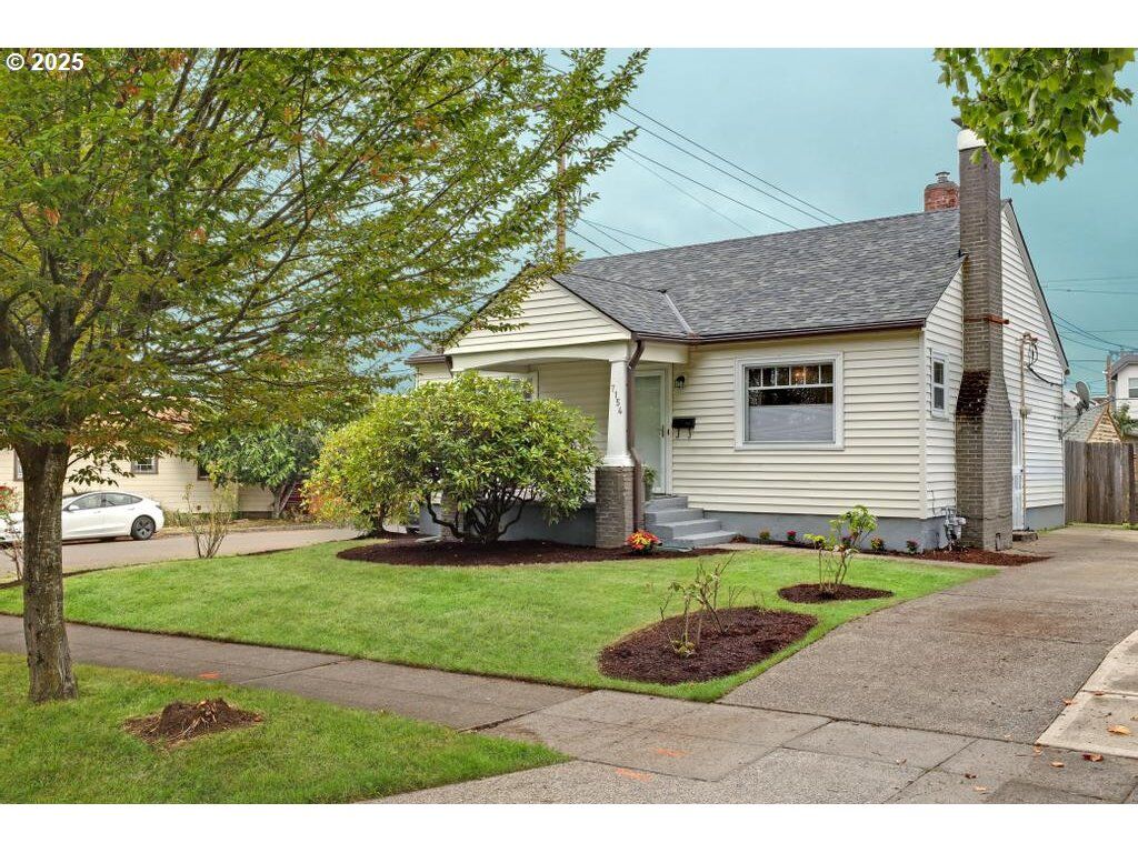 Property Photo: 7154 N Concord Ave OR 97217