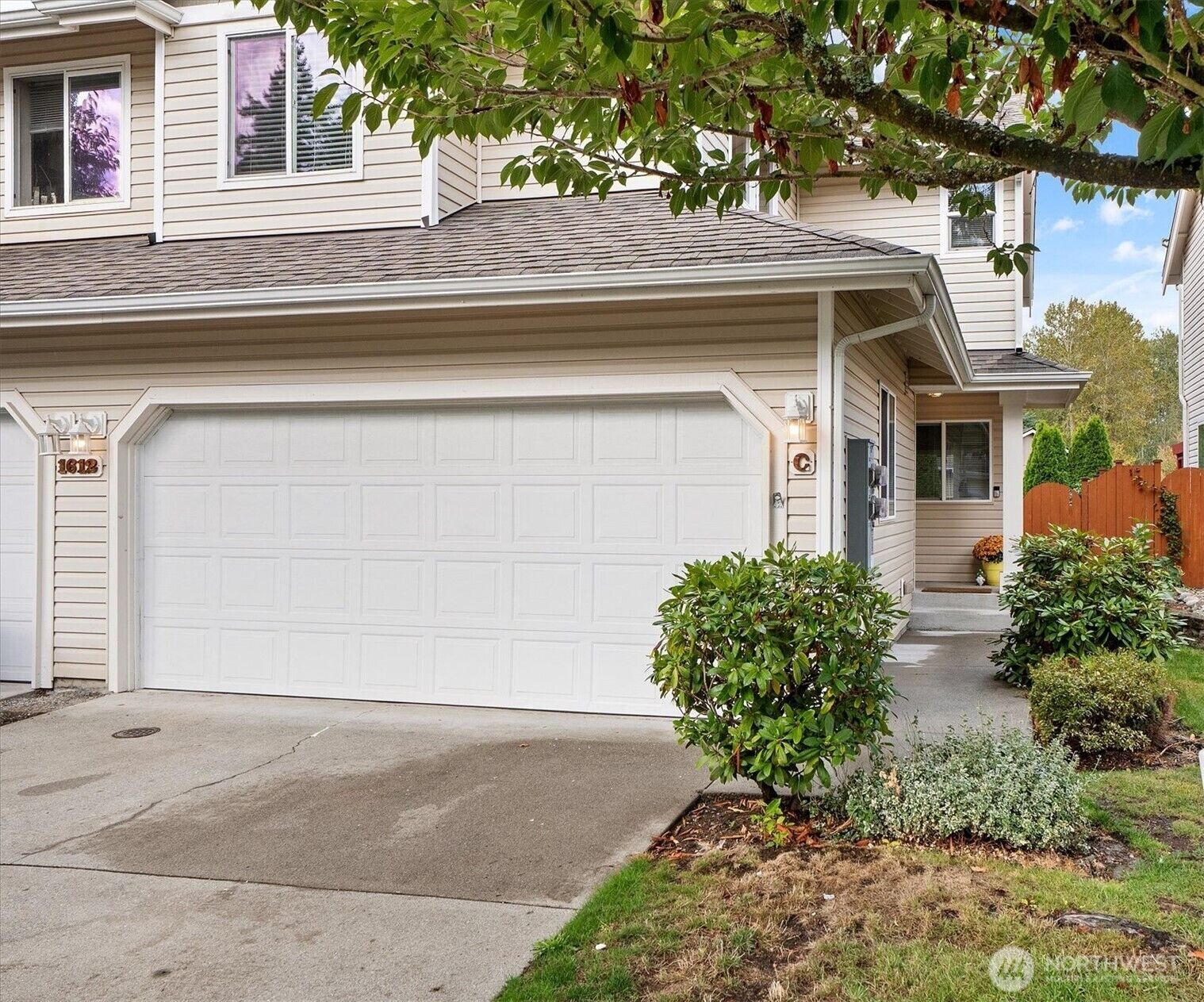 Property Photo: 1612 Hollow Dale Place 2-C WA 98204