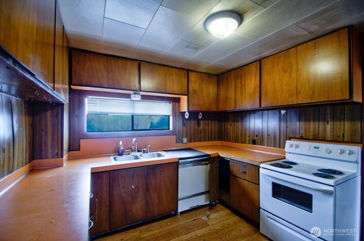 Property Photo: 208 W Roanoke WA 98531