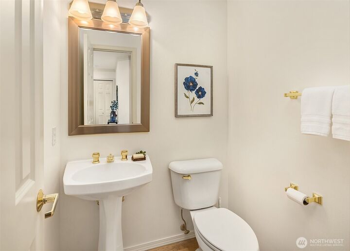 Property Photo: 112 9th Lane 112 WA 98033