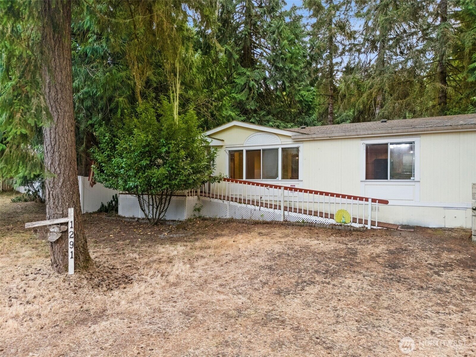 Property Photo: 1291 E Lakeshore Drive W WA 98584