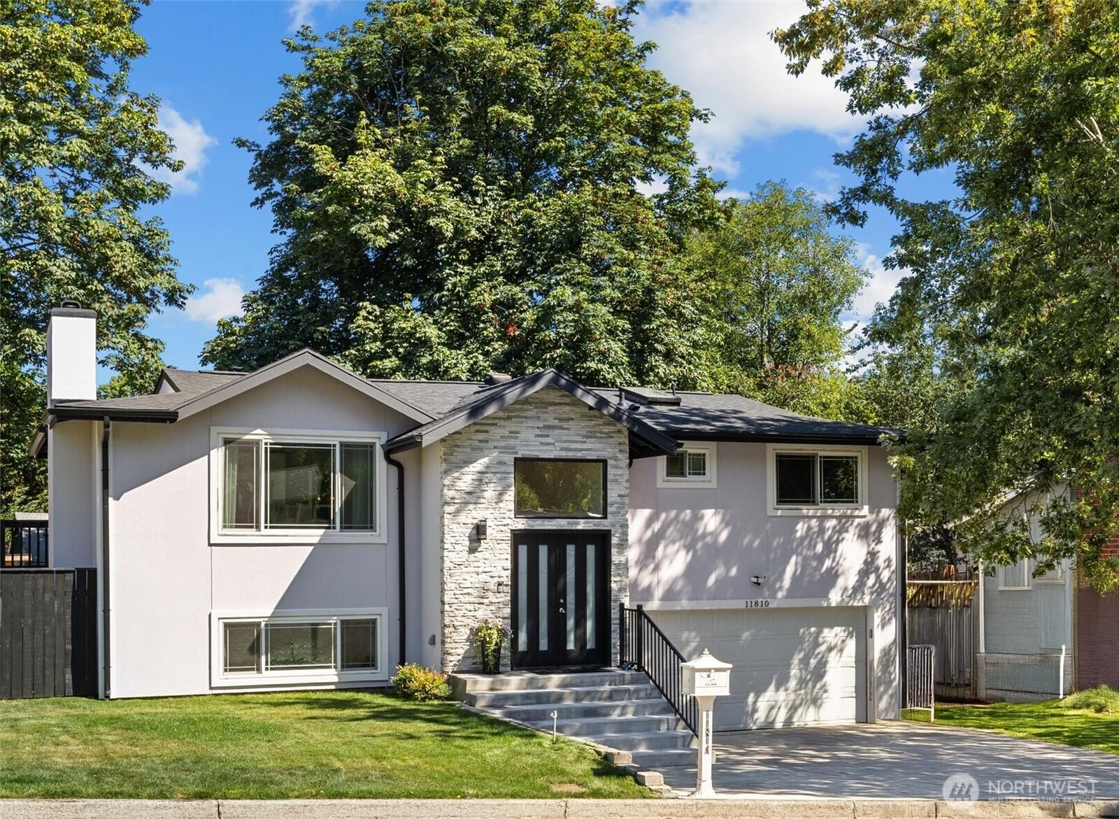 Property Photo:  11810 SE 323rd Place SE  WA 98092 