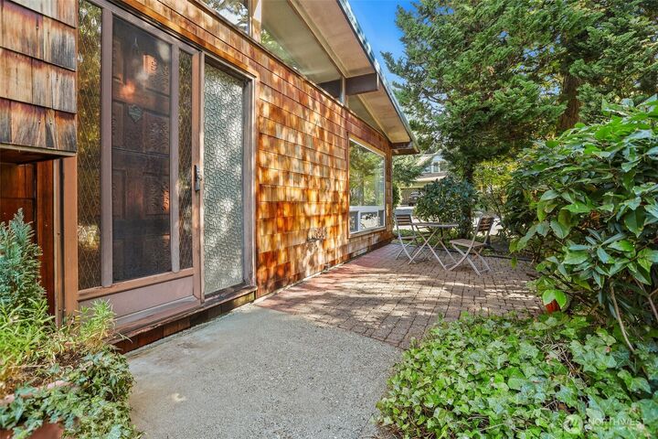 Property Photo: 4753 90th Avenue SE WA 98040