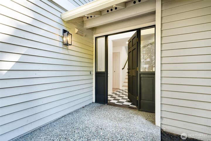 Property Photo: 4204 243rd Place SE WA 98029