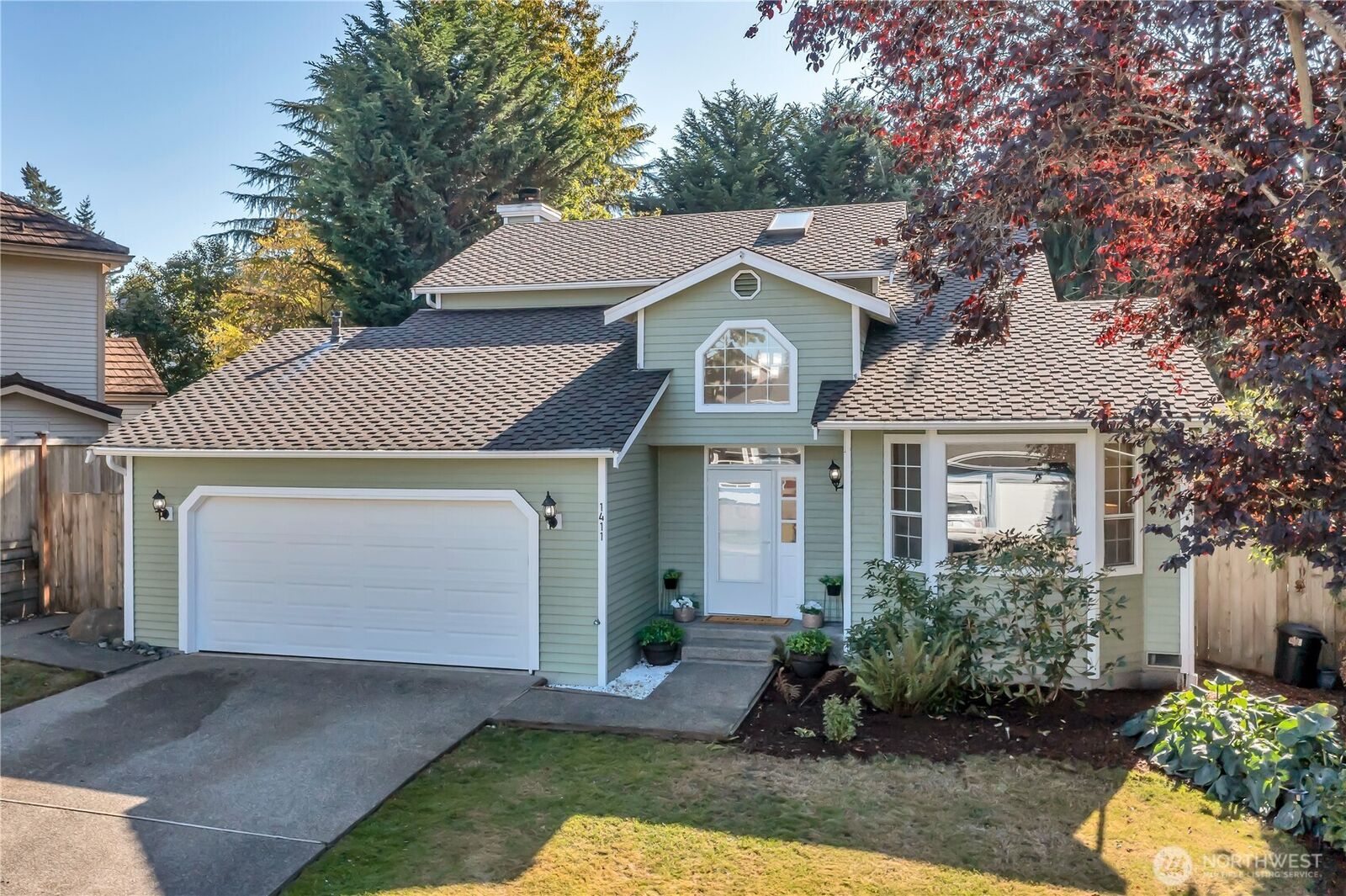Property Photo:  1411 S 282nd Place  WA 98003