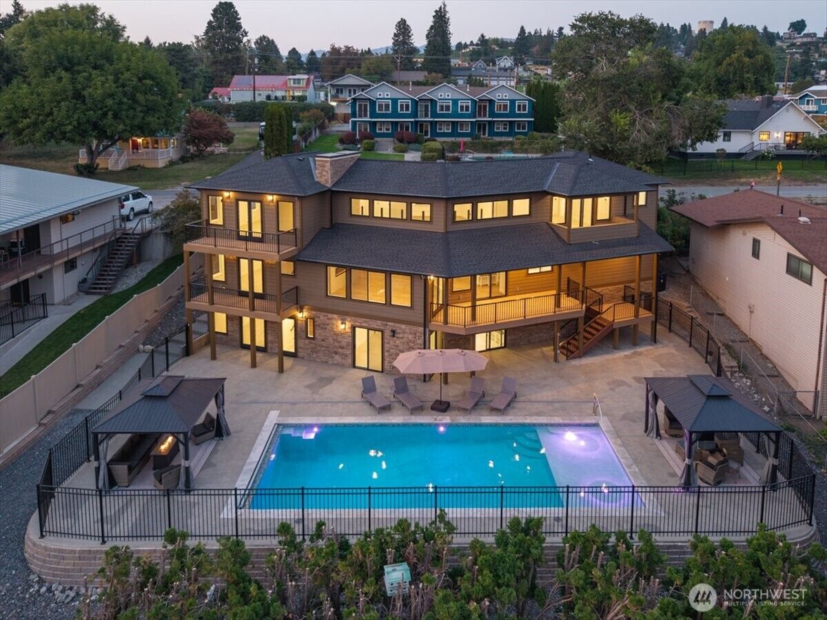 Property Photo: 755 Wapato Way WA 98831