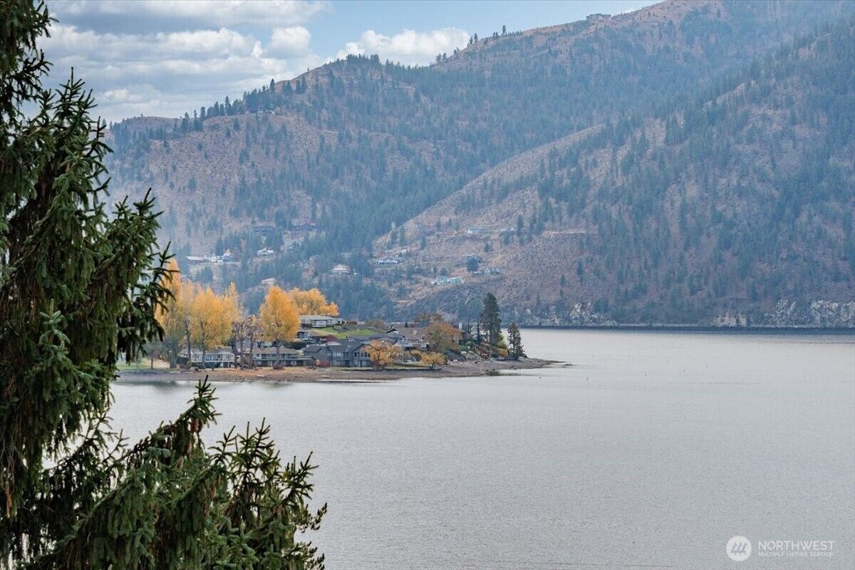 Property Photo:  755  Wapato Way  WA 98831 