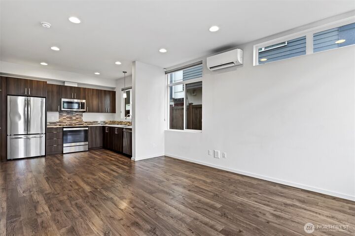 Property Photo: 6917 Carleton Ave S B WA 98108