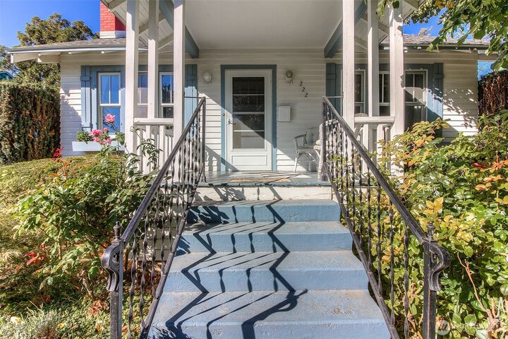 Property Photo: 222 S 18th Avenue WA 98902