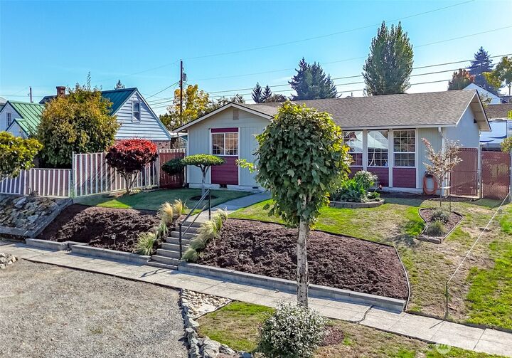 Property Photo:  2232 E Wright Avenue  WA 98404 