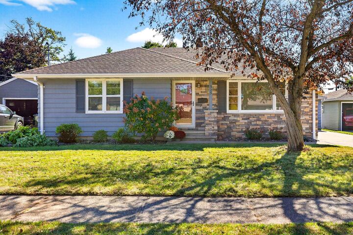 325 E 17th Street  Kaukauna WI 54130 photo