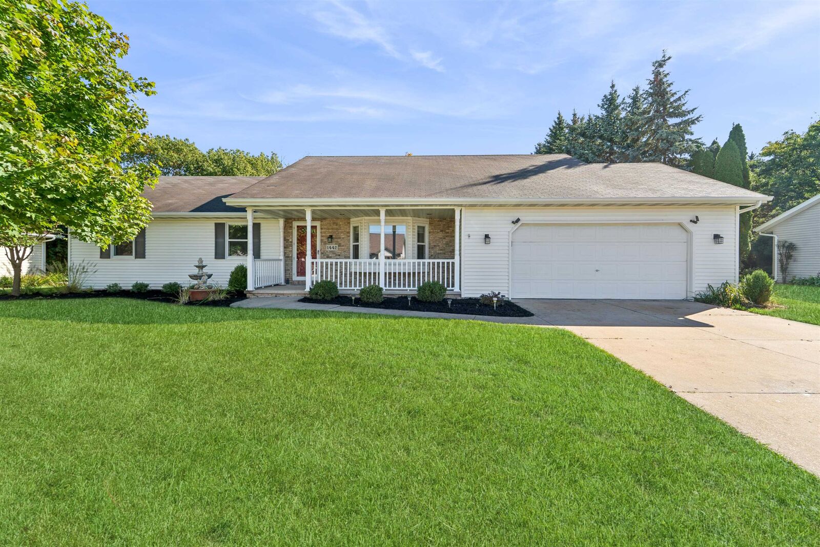 Property Photo: 1442 Baytree Lane WI 54956