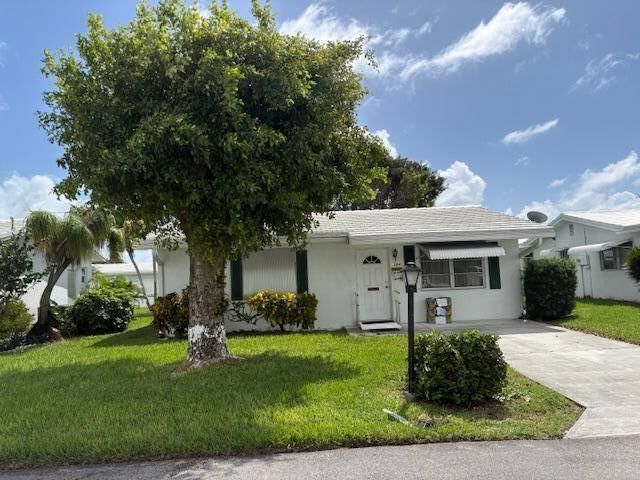 Property Photo: 1104 N Leisure Lane S FL 33426
