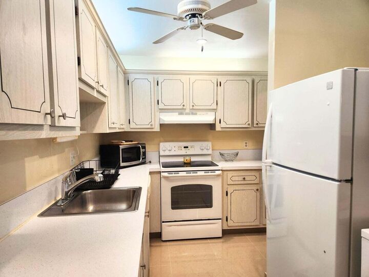 Property Photo: 2920 SW 15th Street 202 FL 33445