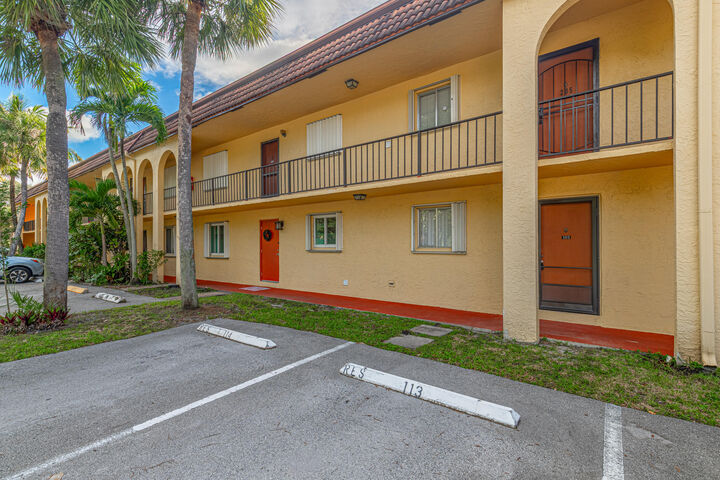 Property Photo: 848 SW 9th Street Circle 105 FL 33486