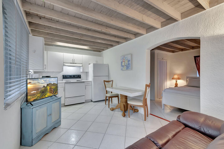 Property Photo: 320 SE 4th Avenue FL 33483