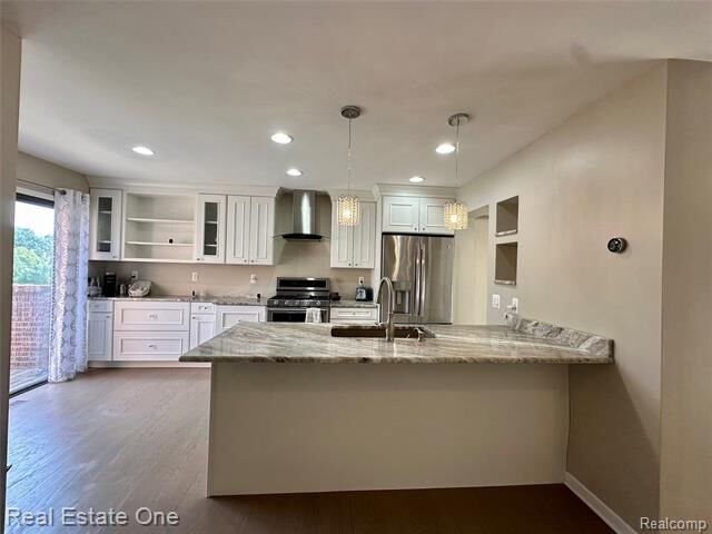 Property Photo:  410 Willow Grove Lane  MI 48307