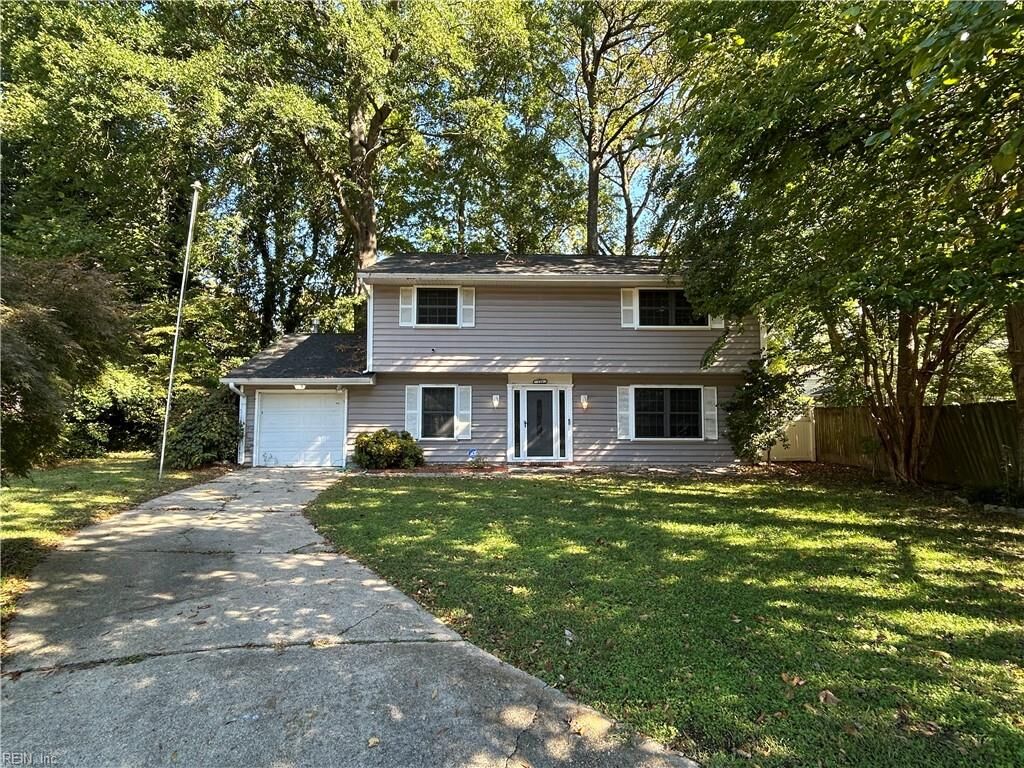 Property Photo: 228 Fincastle Dr VA 23601