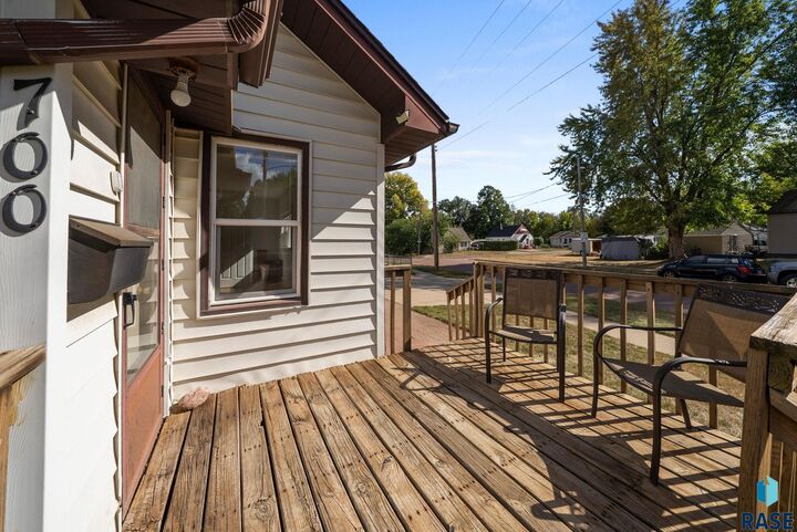 Property Photo:  700 N Mable Ave  SD 57103 