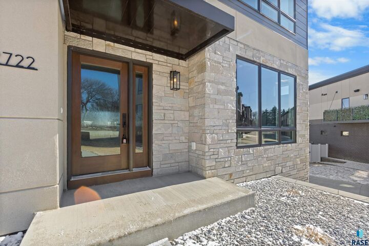 Property Photo:  2722 S Oriya Pl  SD 57106 