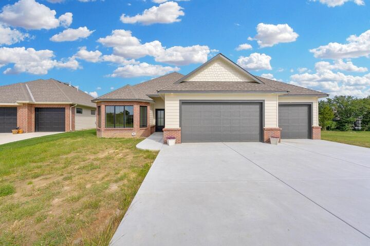 Property Photo: 369 N Jackson Heights Ct KS 67206