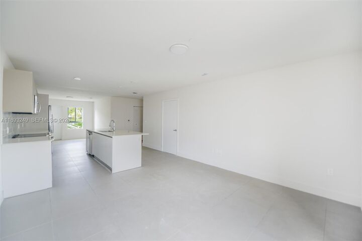 Property Photo:  2535 NE 193rd St 3108  FL 33180 